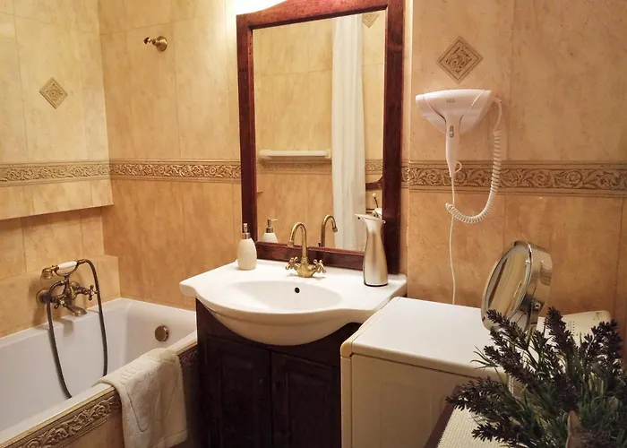 Centrum, 700m Do Plazy - 2 Sypialnie, Salon, Balkon, Bezplatny Parking, *